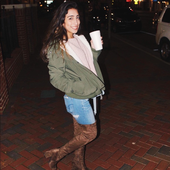 Meet your Posher, Olivia - Picture 1 of 3